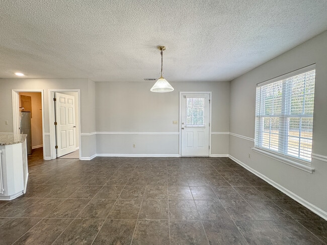 Building Photo - 8 Clayton Ln