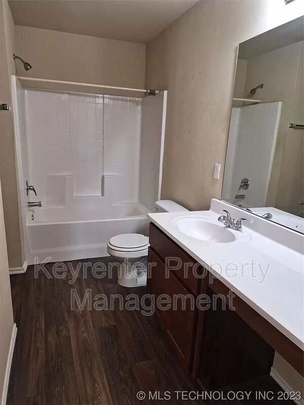 Building Photo - 1209 Ironstone Dr