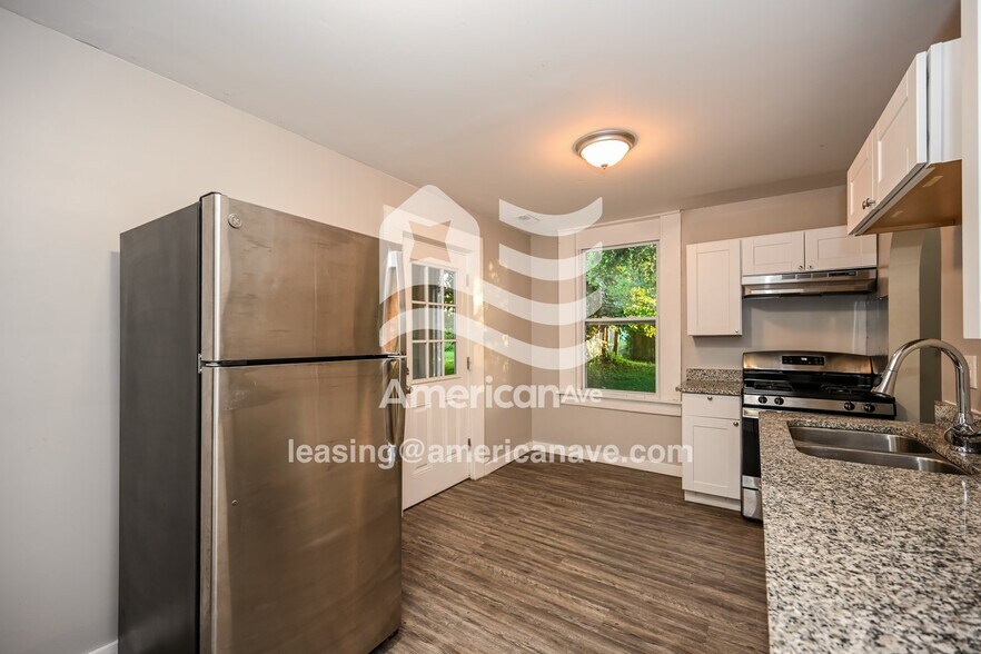 Building Photo - 908 Maple Ave