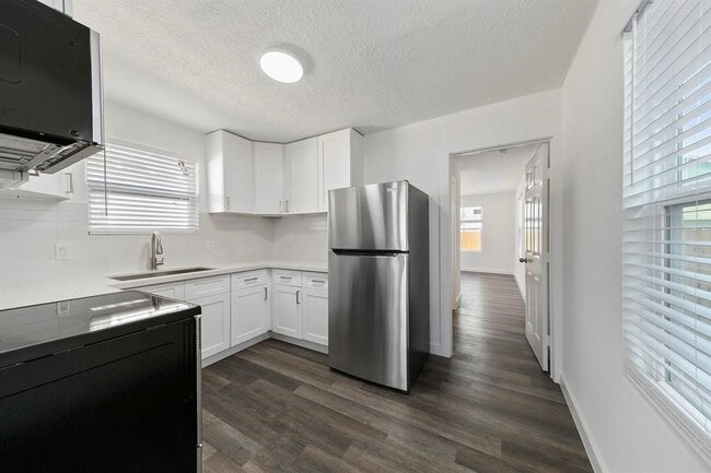 Building Photo - 3725 Winnie St