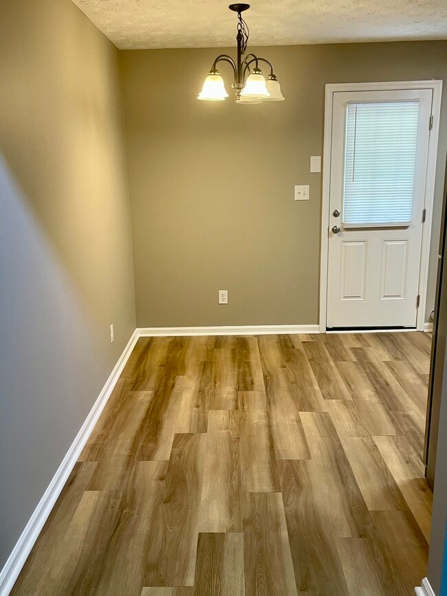 Building Photo - 425 Lexington Heights