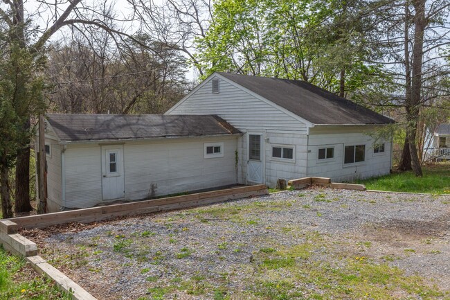Primary Photo - 2 Bed, 2 Full Bath Single Family Home in H...