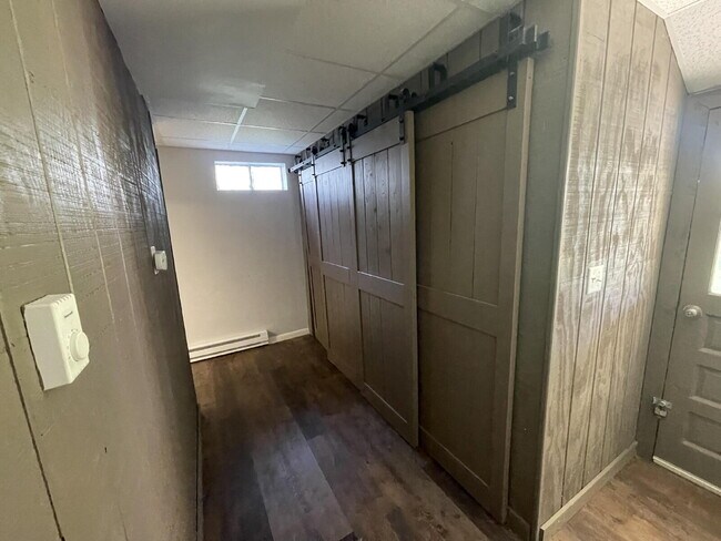 Building Photo - "Charming 3-Bed Home with Finished Basemen...