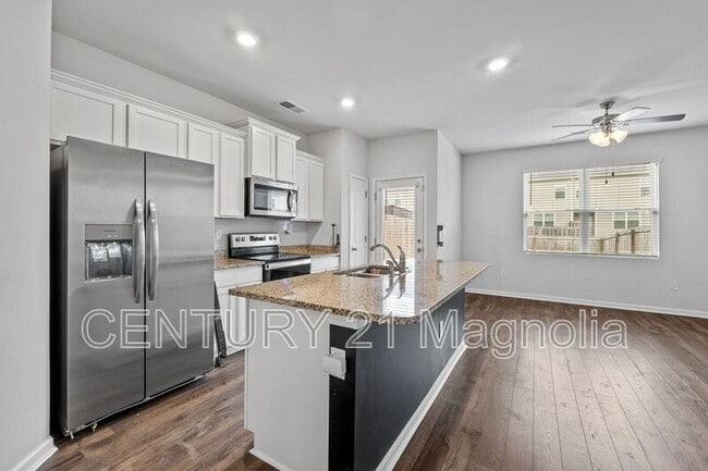 Building Photo - 4343 Newland St