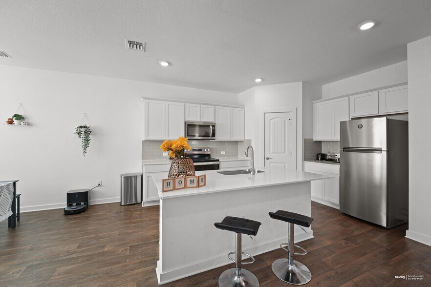 Building Photo - 13021 Kearns Dr