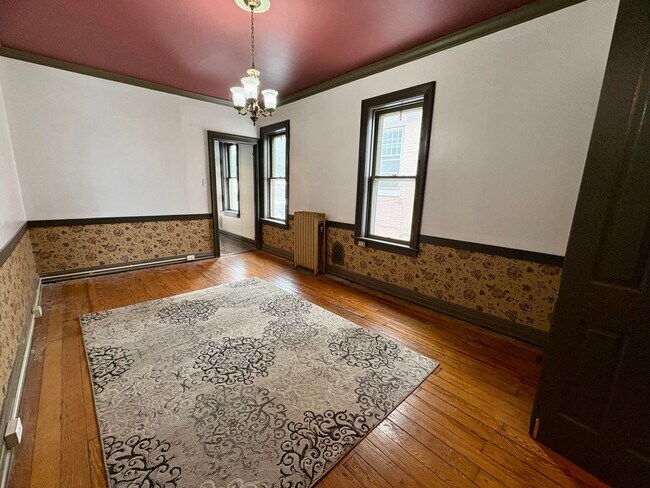 Building Photo - 342 N Newberry St