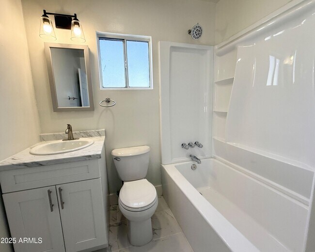 Building Photo - 2817 N 30th Pl