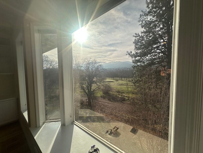 Building Photo - Beautiful 3 Bedroom home in the Mountain Meadows Community