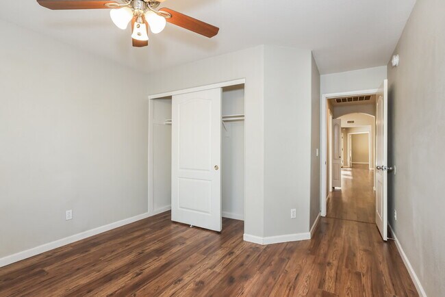 Building Photo - 10919 E Catalina Ave