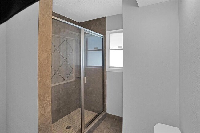 Building Photo - 9611 Huntington Hill Dr