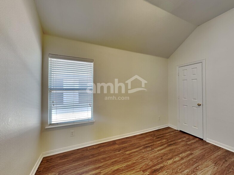 Building Photo - 2619 Hopkins Dr