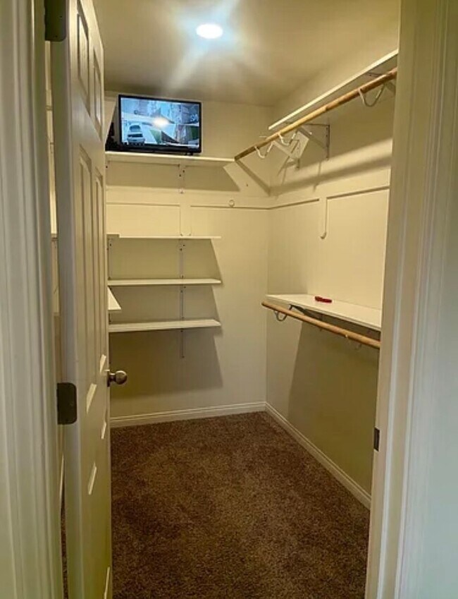 Building Photo - New 3 bedrooms 2 bath home move in ready