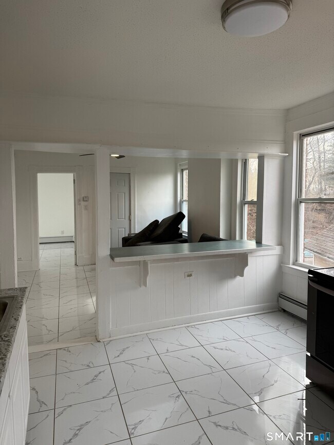 Building Photo - 429 Summit St