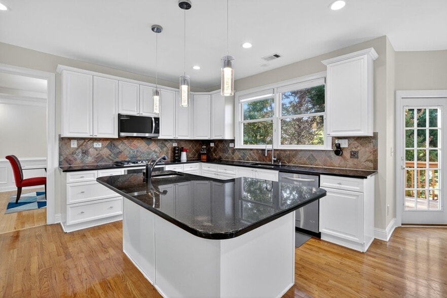 Building Photo - 410 Fox Chase Cir