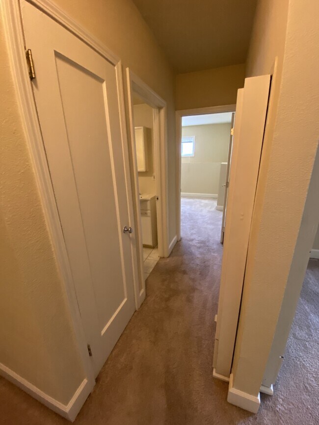 Building Photo - 1054 Stuart St