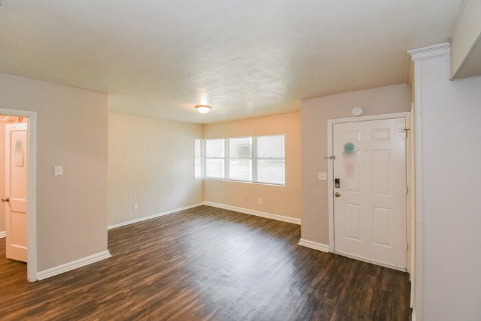 Building Photo - 2844 Myra St