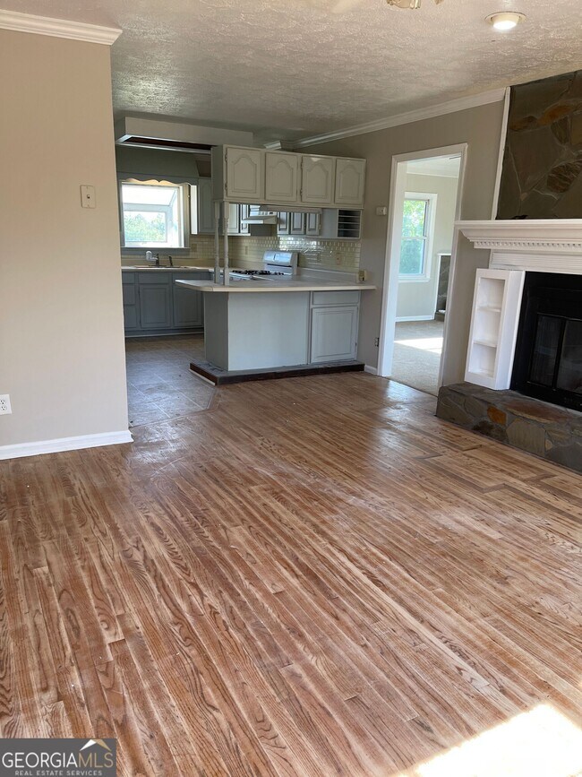 Building Photo - 4503 Scenic Mountain Dr SE