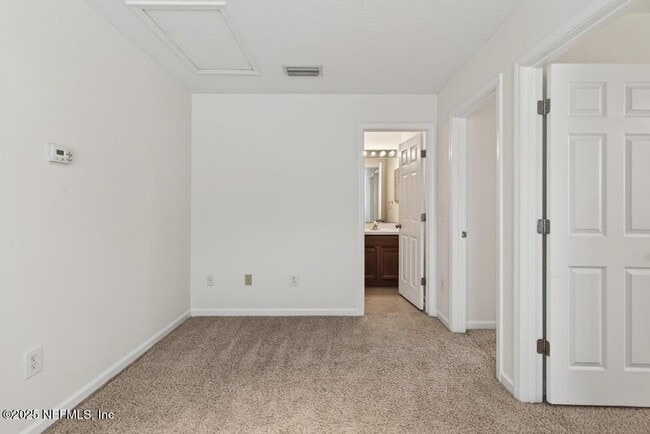 Building Photo - 411 Walnut Dr