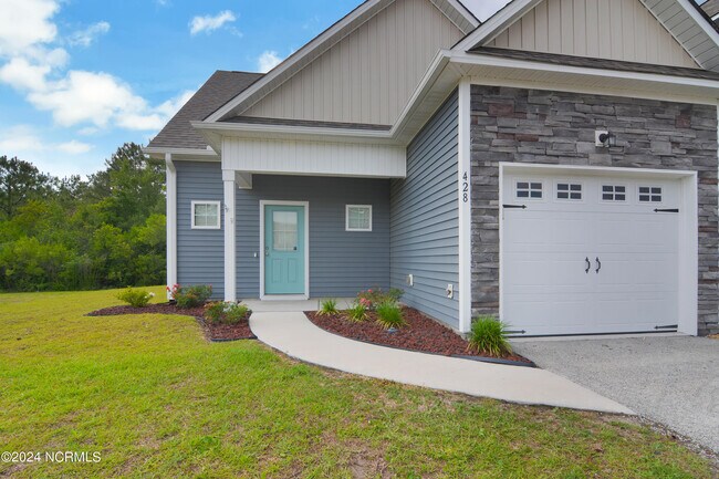 Building Photo - 428 Guppy Lp Rd