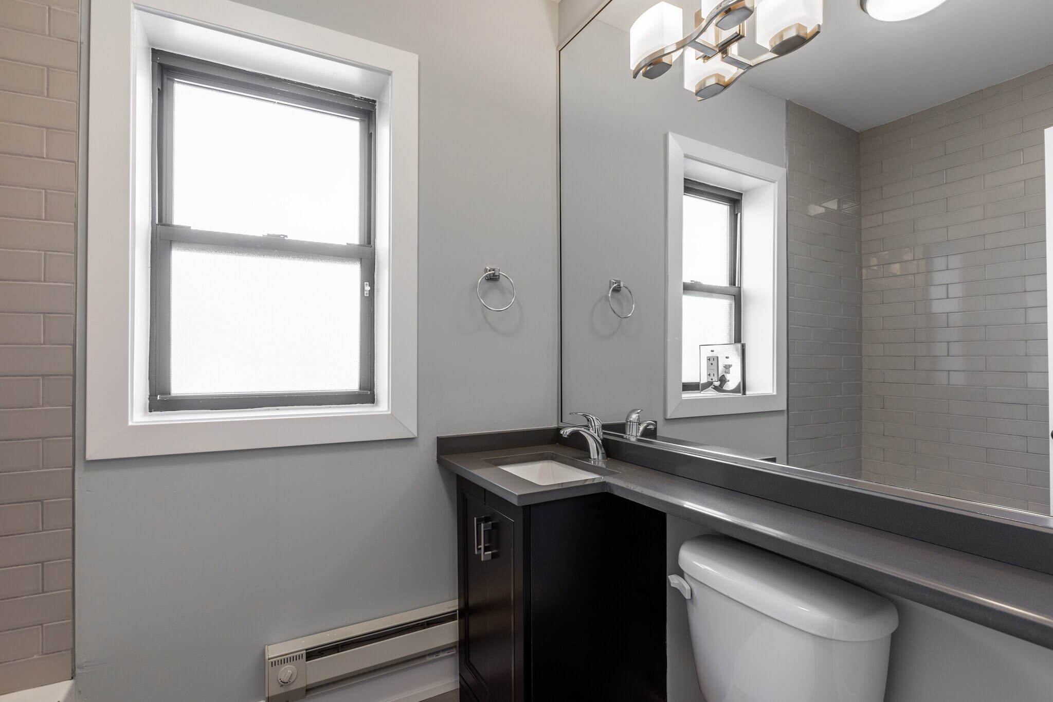 Building Photo - 709 W Brompton Ave