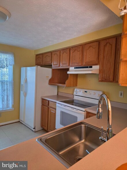 Building Photo - 8530 Castlemill Cir