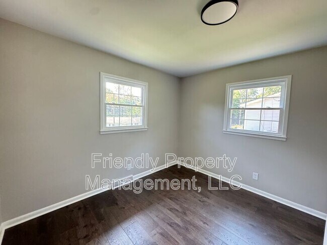 Building Photo - 906 Beaumont Ave