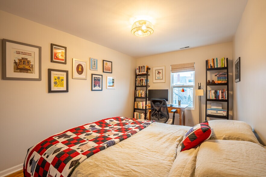 Building Photo - 1111 N Honore St