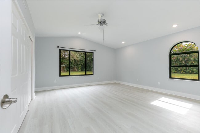 Building Photo - 13401 SW 83rd Ave
