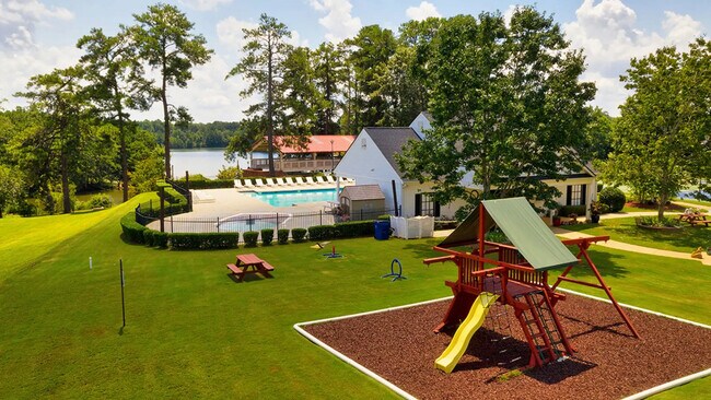 Building Photo - 665 Lakeside Cir