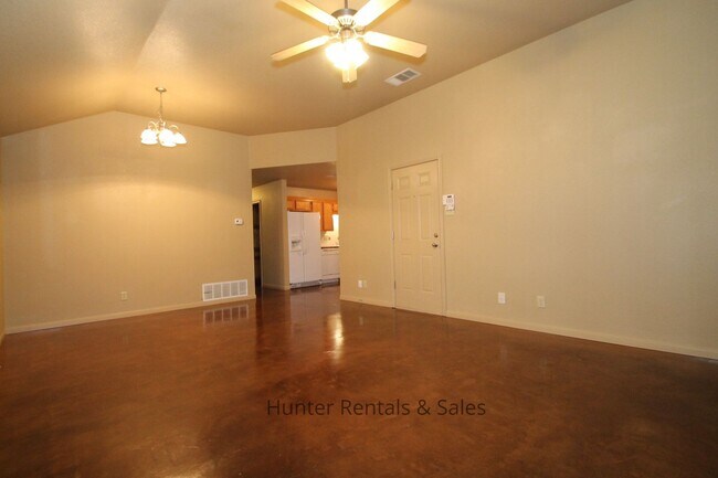 Building Photo - Spectacular Duplex--Won't last long!