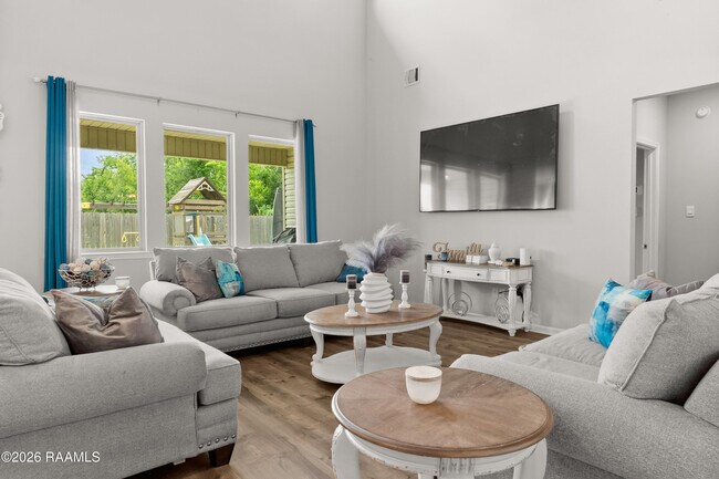 Building Photo - 203 S Lakepointe Dr