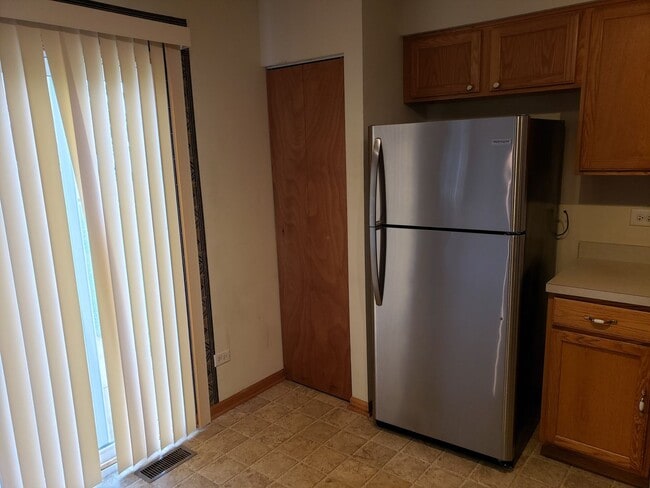 Building Photo - Updated 3 bd 2.5 ba updated home