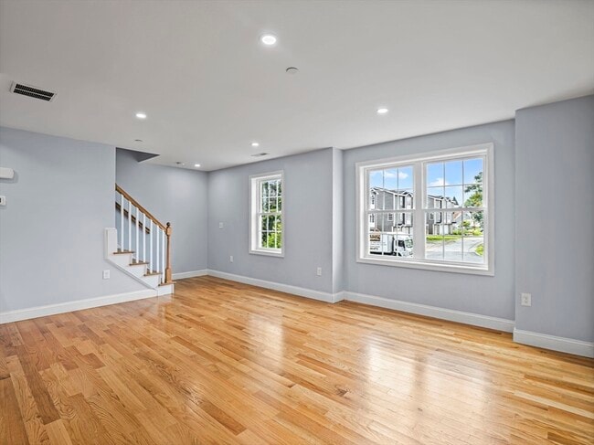 Building Photo - 543 Andover St