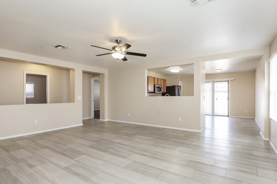 Building Photo - 3042 W Casino Ave