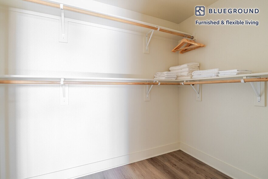 Building Photo - 3100 Esperanza Crossing