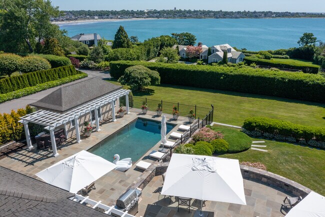 Building Photo - 3 Barclay Sq