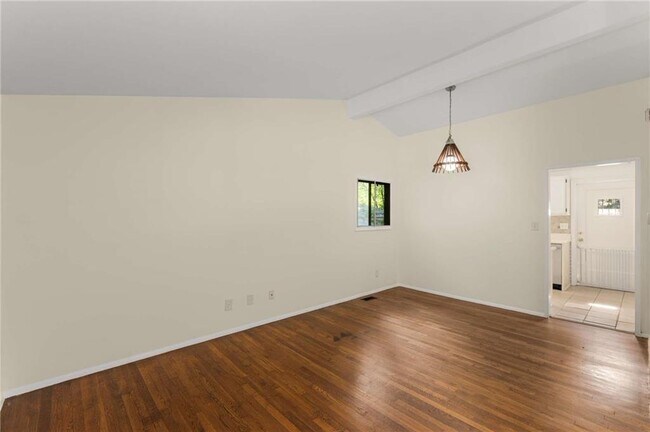 Building Photo - 2132 Fairway Cir NE