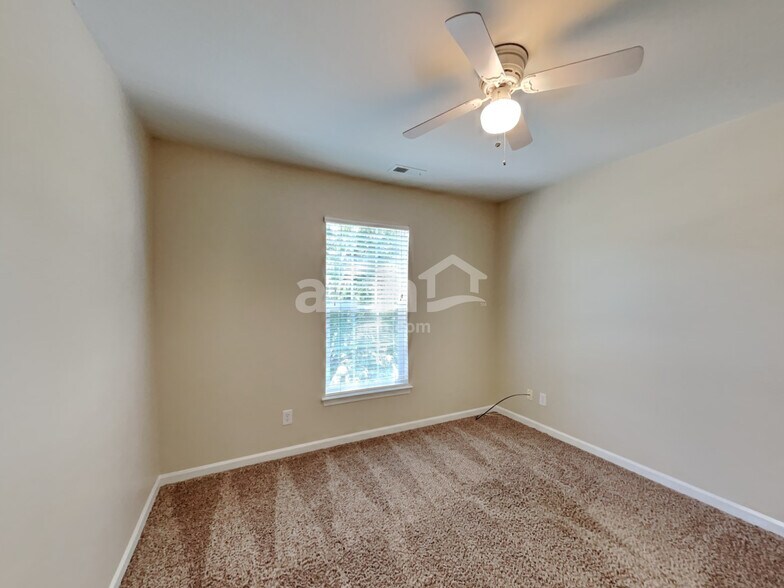 Building Photo - 136 Heywatchis Dr