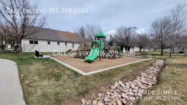 Building Photo - 3042 E Somerset Dr