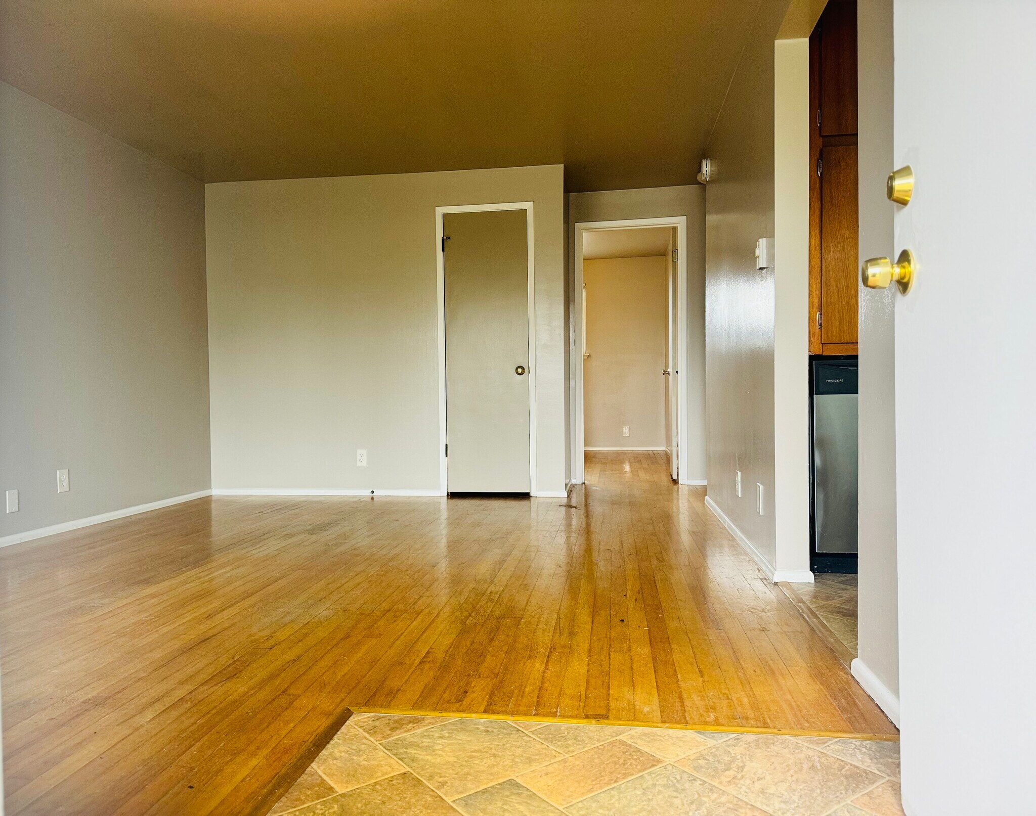 Building Photo - 521 Ave D