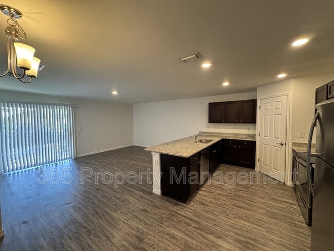 Building Photo - 26433 Sandhill Blvd