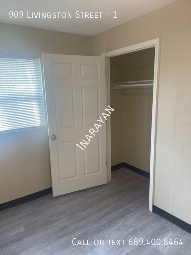 Building Photo - Newly Remodeled 2/1 apartment AVAILABLE NOW