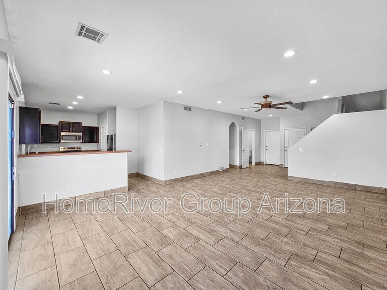 Building Photo - 1111 W Carson Rd