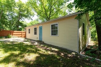 Building Photo - Cute and Cozy 2 bd/1 bath Home in Madison!