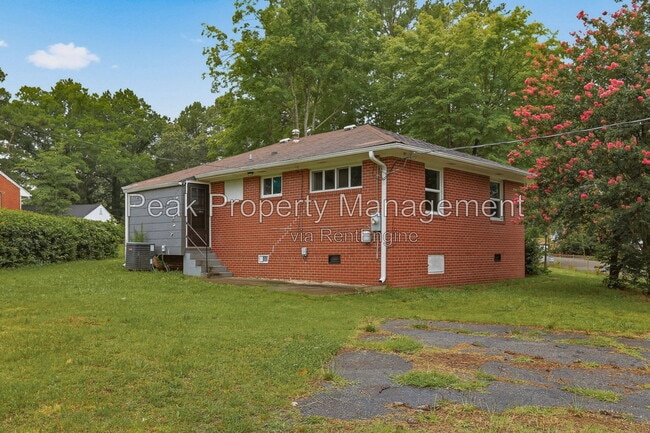 Building Photo - 2105 Fort Rice St