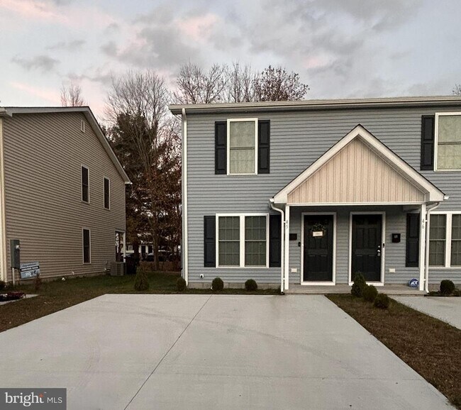 Building Photo - 45 Meadow Wood Ln