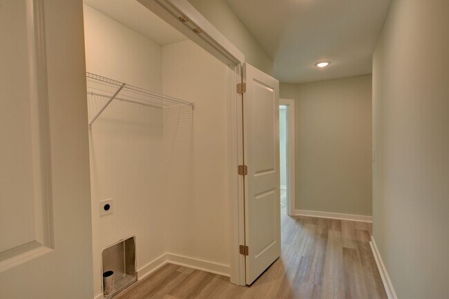 Building Photo - Sneads Ferry, Beachside Village Townhome! ...