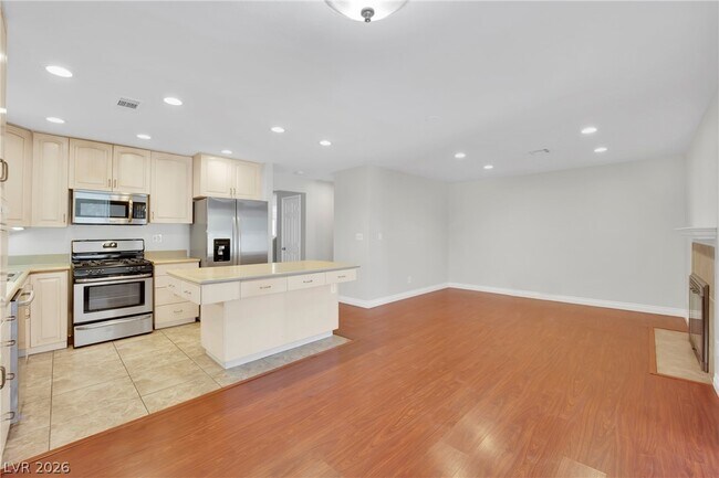 Building Photo - 8136 Spur Ct