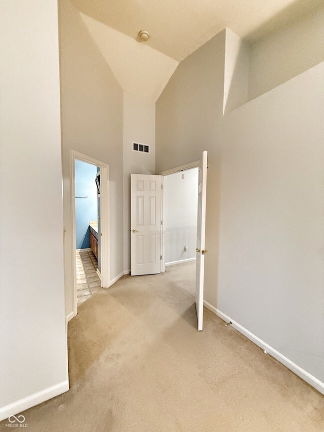 Building Photo - 878 Woodgate Ln