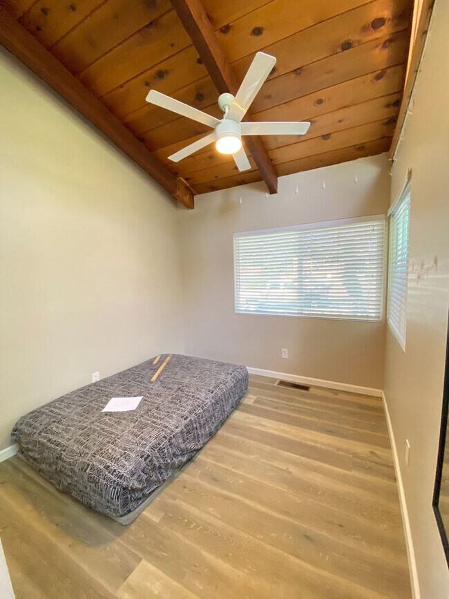 Building Photo - 7BD/4BA, Great Backyard!